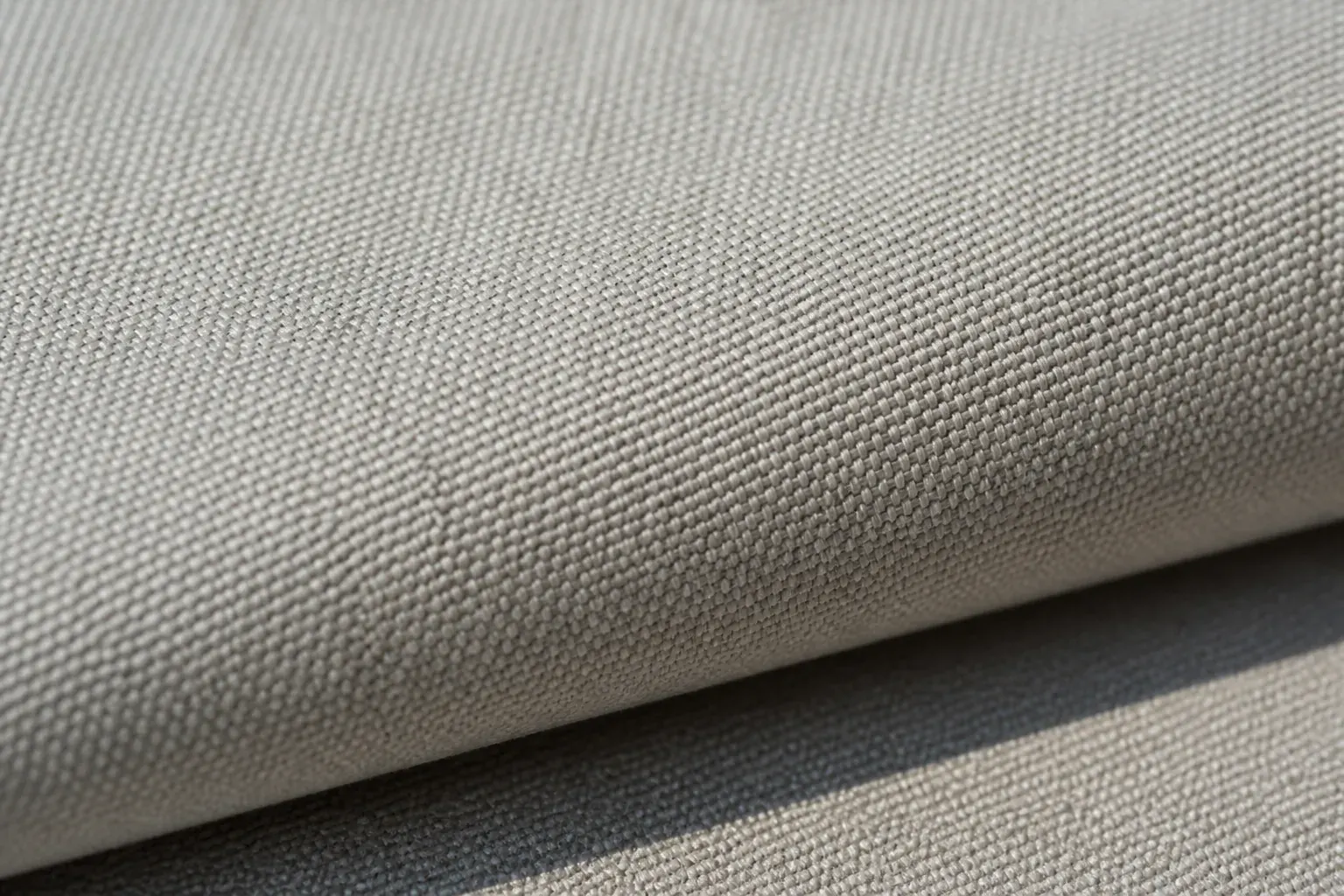 Gros plan sur la texture d’une toile de store banne, fibres visibles